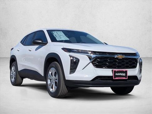 New 2026 Chevrolet Trax LS image 3