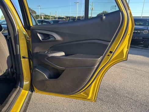 Used 2025 Chevrolet Trax RS image 19