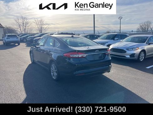 Used 2017 Ford Fusion SE w/ Fusion SE Technology Package image 7