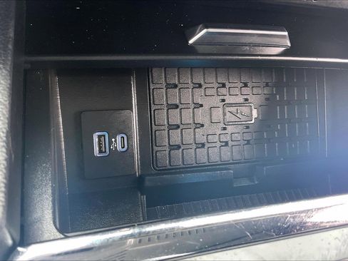 Used 2024 Ford Expedition XLT image 39