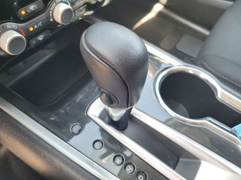 Used 2017 Nissan Pathfinder SV w/ SV Cold Weather Package FWD image 20
