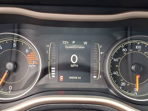 Used 2017 Jeep Cherokee Latitude w/ Cold Weather Group AWD/4WD image 20