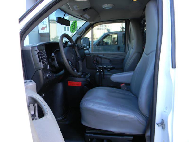 Used 2015 GMC Savana 3500 RWD image 11