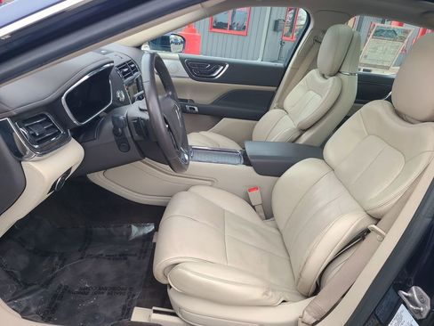 Used 2017 Lincoln Continental Reserve w/ Luxury Package image 23