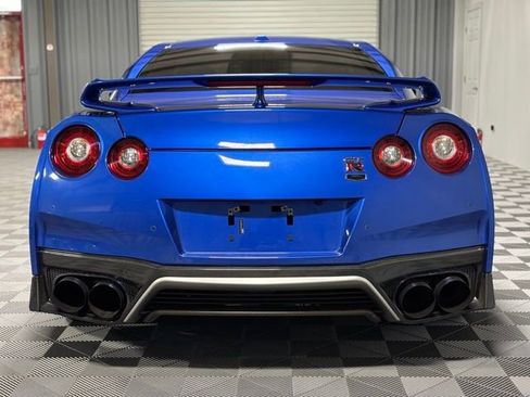 Used 2020 Nissan GT-R Premium image 5