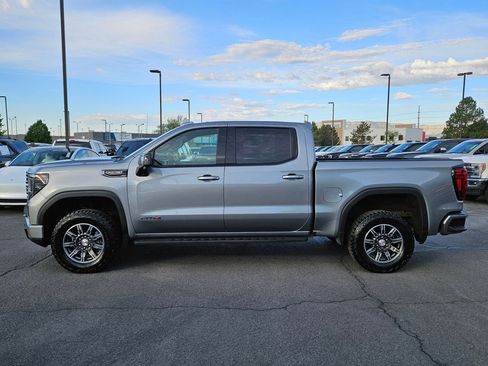 Used 2024 GMC Sierra 1500 AT4 w/ AT4 Premium Package AWD/4WD image 10