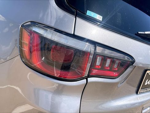 Used 2019 Jeep Compass Latitude AWD/4WD image 29