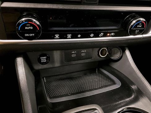 Used 2025 Nissan Rogue SV AWD/4WD image 26