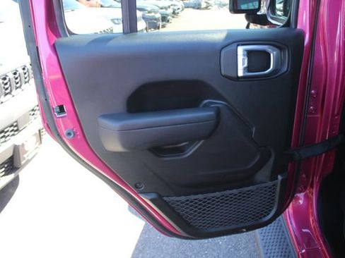 Used 2024 Jeep Wrangler Willys image 23