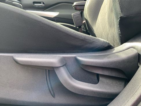 Used 2020 Nissan Kicks SV image 15