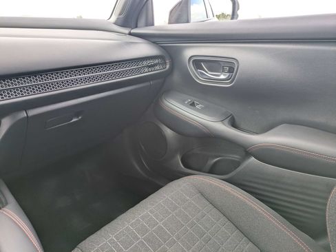Used 2025 Honda HR-V Sport image 18