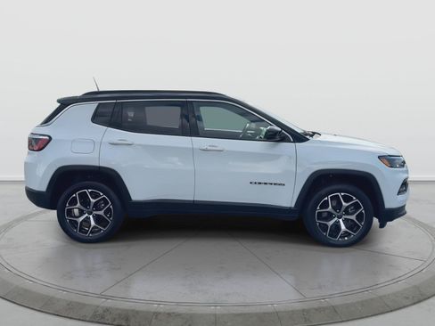 Used 2025 Jeep Compass Limited AWD/4WD image 9