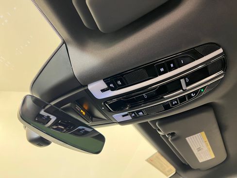 Used 2022 Porsche Cayenne Platinum Edition image 20