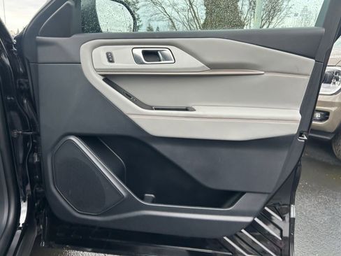 Used 2025 Ford Explorer Active w/ Active Comfort Package image 23