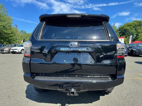 Used 2018 Toyota 4Runner SR5 AWD/4WD image 4