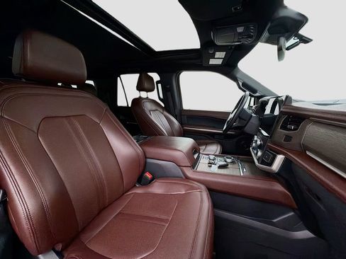 Used 2024 Ford Expedition Max Limited image 31