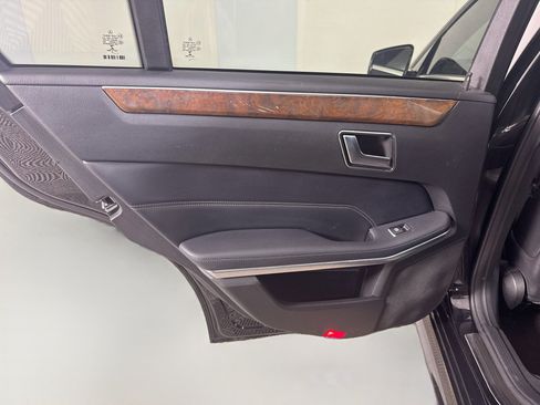 Used 2016 Mercedes-Benz E 350 Sedan image 25
