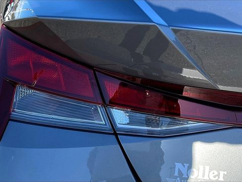Used 2024 Hyundai Elantra SEL image 30