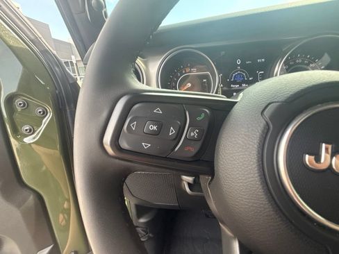 Used 2023 Jeep Gladiator Sport AWD/4WD image 20