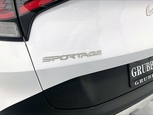 Used 2024 Kia Sportage EX image 32