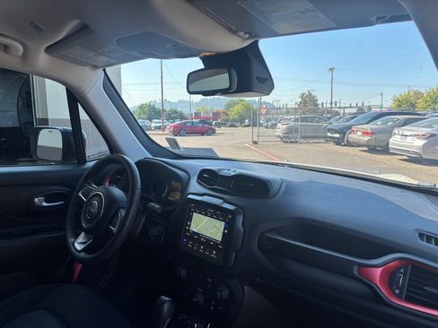 Used 2023 Jeep Renegade Trailhawk AWD/4WD image 16