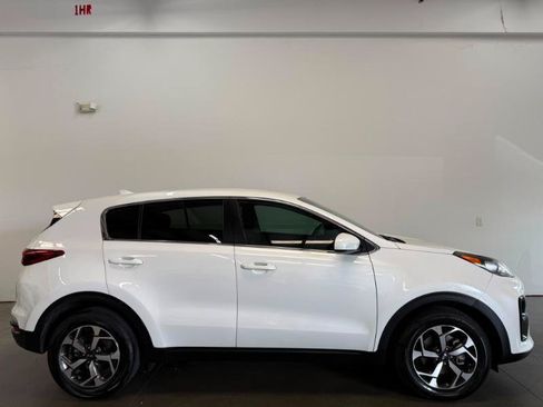 Used 2022 Kia Sportage LX FWD image 2