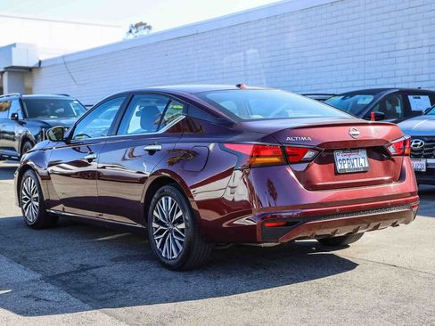 Used 2025 Nissan Altima 2.5 SV FWD image 4