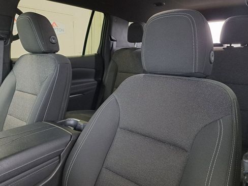 Used 2025 Chevrolet Traverse LT image 26