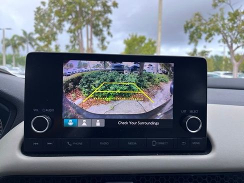 Used 2024 Honda HR-V LX image 11