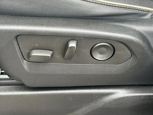 Certified 2023 GMC Yukon SLT w/ SLT Luxury Package image 23