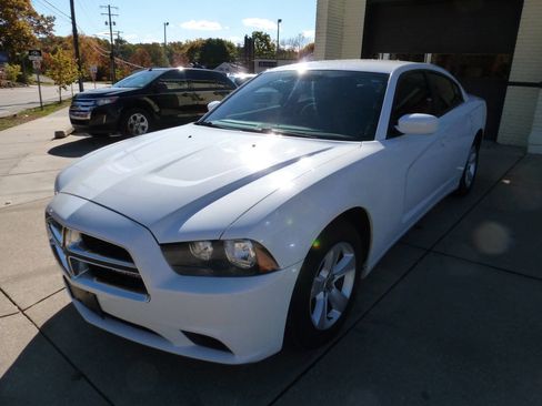 Used 2014 Dodge Charger SE image 4