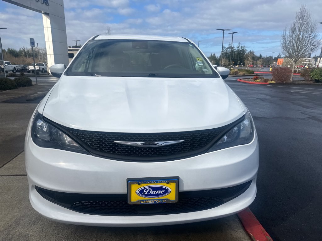 Used 2023 Chrysler Voyager LX FWD image 7
