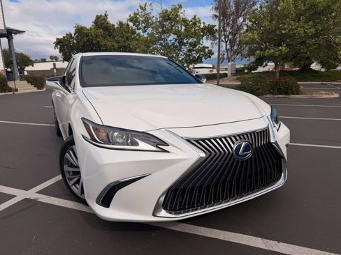 Used 2020 Lexus ES 300h FWD image 4