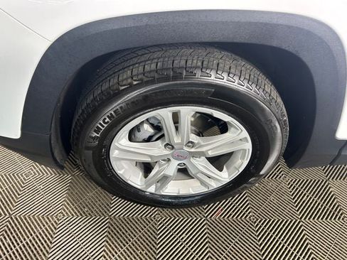 Used 2024 GMC Terrain SLE FWD image 10