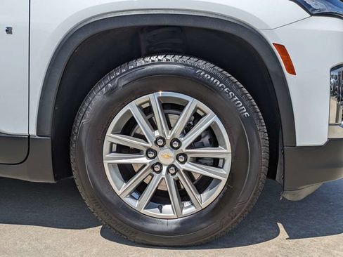 Used 2023 Chevrolet Traverse LT FWD image 12