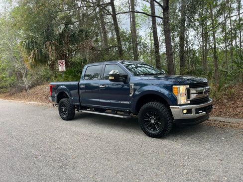 Used 2017 Ford F250 XLT w/ XLT Premium Package image 2