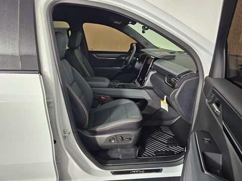 Used 2025 GMC Acadia AT4 AWD/4WD image 39