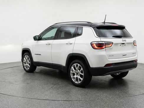 Used 2025 Jeep Compass Limited image 6