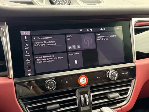 Certified 2026 Porsche Macan AWD/4WD image 31