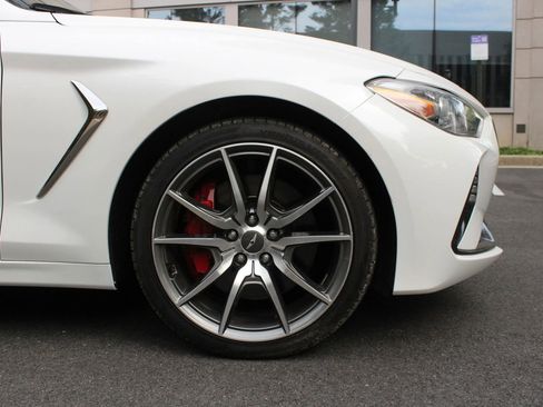 Used 2021 Genesis G70 2.0T Sport RWD image 4