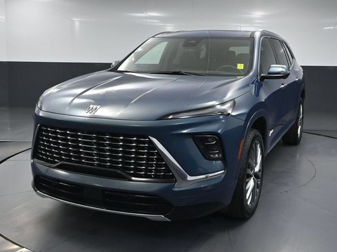 Used 2025 Buick Enclave Avenir AWD/4WD image 11