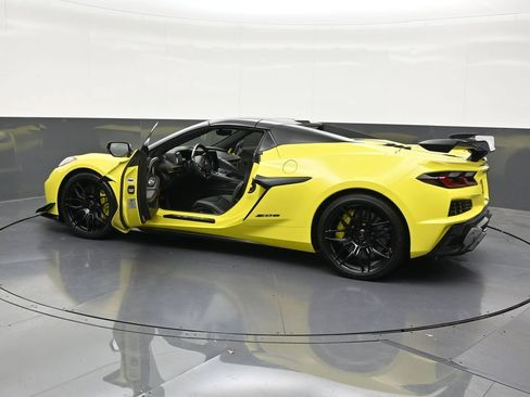 Used 2023 Chevrolet Corvette Z06 RWD image 35