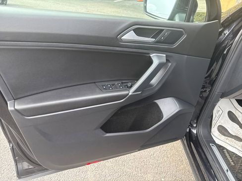 Used 2020 Volkswagen Tiguan SE R-Line image 19