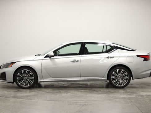 Used 2023 Nissan Altima 2.5 SL AWD/4WD image 5