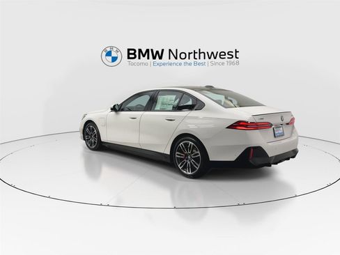 New 2026 BMW 550e xDrive w/ Premium Package image 12