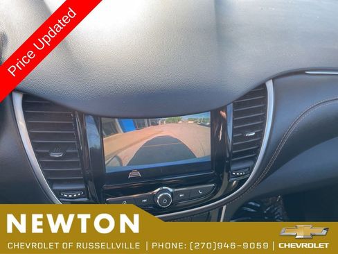Used 2022 Chevrolet Trax LT AWD/4WD image 11