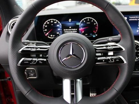 Used 2025 Mercedes-Benz GLA 250 4MATIC image 23