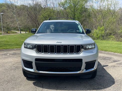 Used 2023 Jeep Grand Cherokee L Laredo AWD/4WD image 8