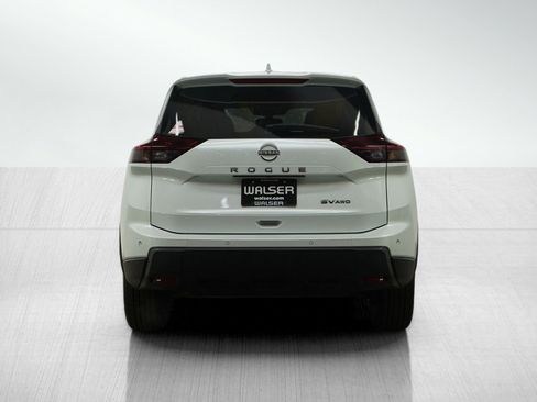 Used 2024 Nissan Rogue SV image 4