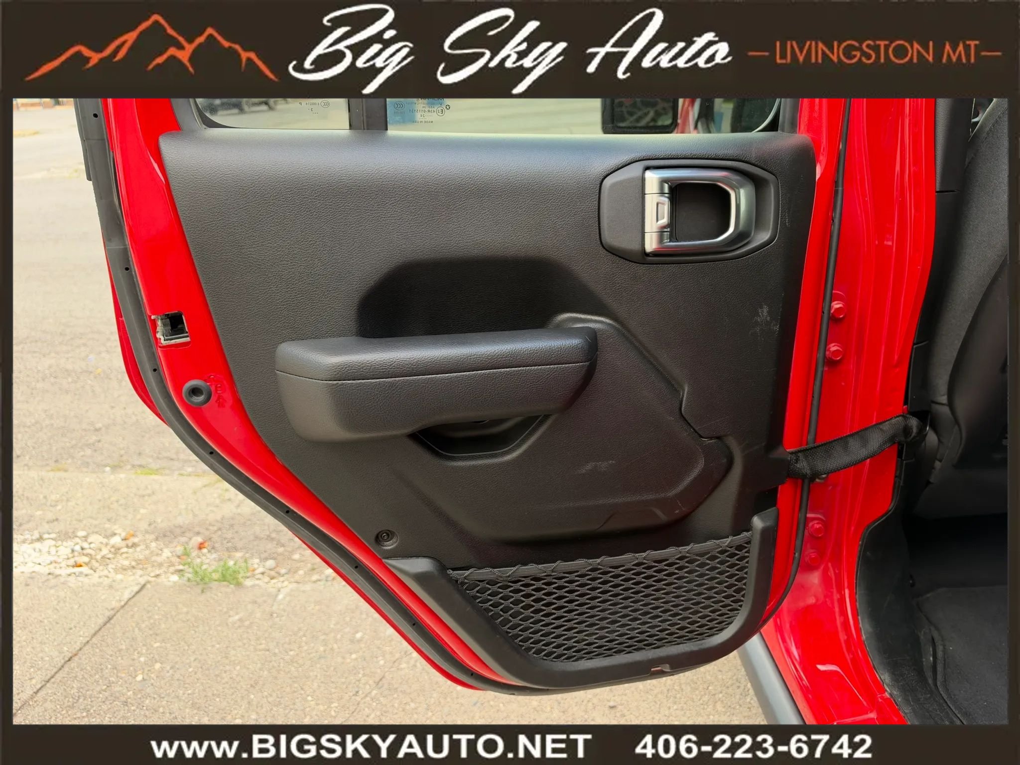 Used 2024 Jeep Wrangler Unlimited Rubicon AWD/4WD image 15
